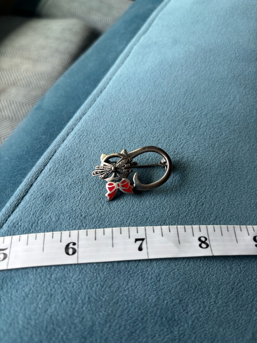 Vintage Coldwater Creek Sterling Silver Marcasite Cat Bow Red Inlay Brooch 925